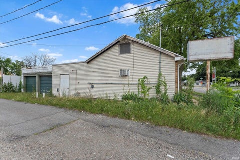 Tiny photo for 113 W Fairview Avenue, South Bend, IN 46614 (MLS # 202632555)