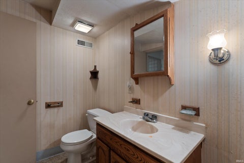 Tiny photo for 113 W Fairview Avenue, South Bend, IN 46614 (MLS # 202632555)