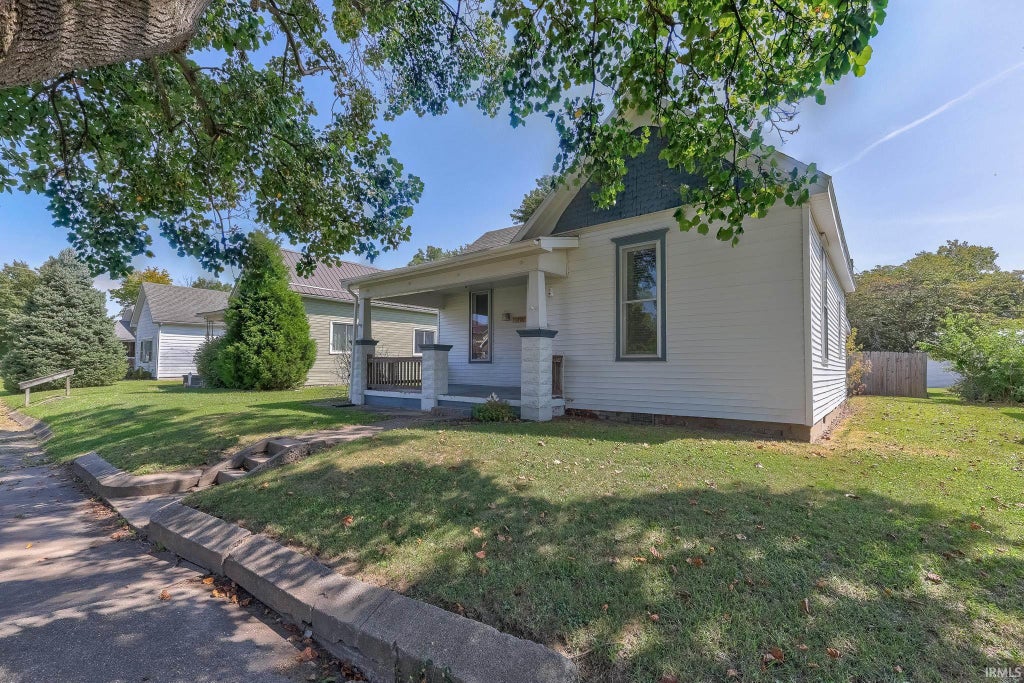 Photo of 1020 S Seminary Street, Princeton, IN 47670 (MLS # 202635583)