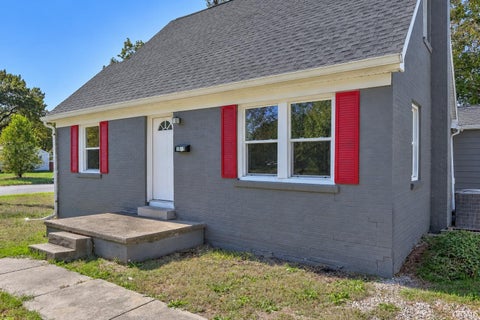 Tiny photo for 1015 S Alvord Boulevard, Evansville, IN 47714 (MLS # 202643772)
