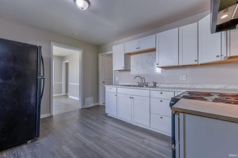 Tiny photo for 1015 S Alvord Boulevard, Evansville, IN 47714 (MLS # 202643772)