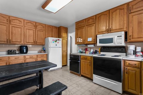 Tiny photo for 1220 N WABASH Avenue, Kokomo, IN 46901 (MLS # 202605746)