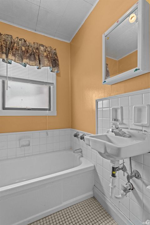 Tiny photo for 1220 N WABASH Avenue, Kokomo, IN 46901 (MLS # 202605746)