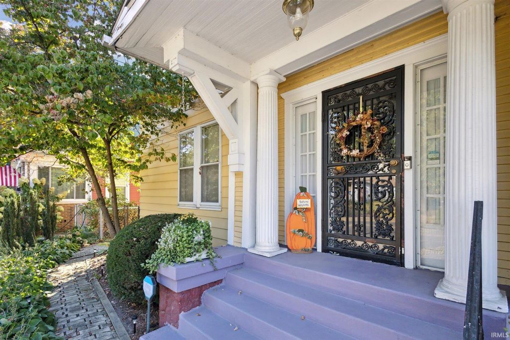 Photo of 437 E Beardsley Avenue, Elkhart, IN 46514 (MLS # 202549923)