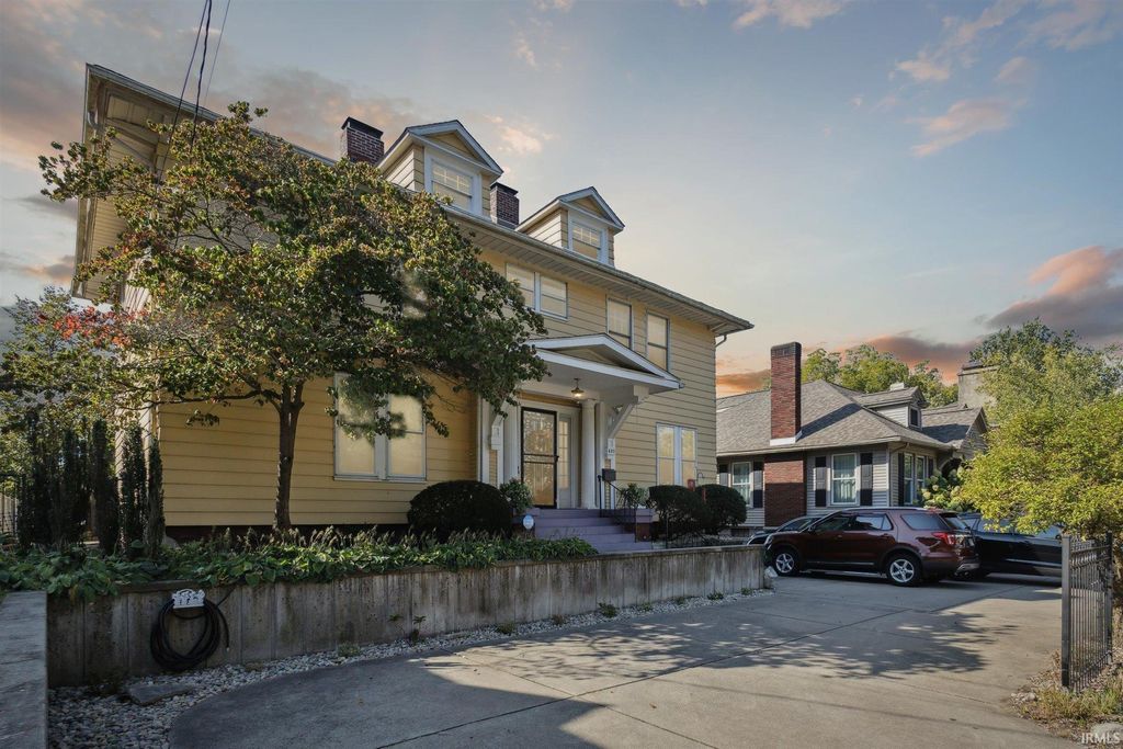 Photo of 437 E Beardsley Avenue, Elkhart, IN 46514 (MLS # 202549923)