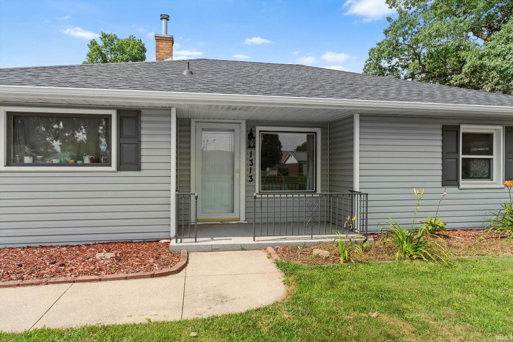 Photo of 1313 E Douglas Street, Goshen, IN 46528 (MLS # 202627861)