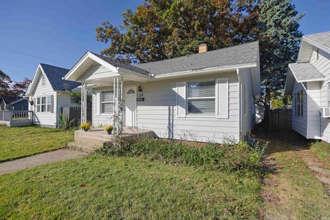 Tiny photo for 119 River Avenue, Mishawaka, IN 46544 (MLS # 202642712)