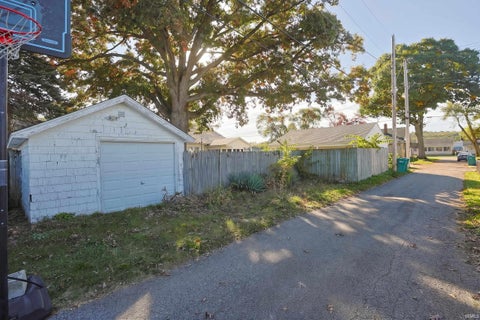 Tiny photo for 119 River Avenue, Mishawaka, IN 46544 (MLS # 202642712)