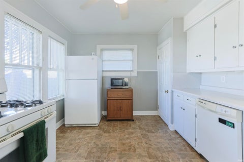Tiny photo for 119 River Avenue, Mishawaka, IN 46544 (MLS # 202642712)