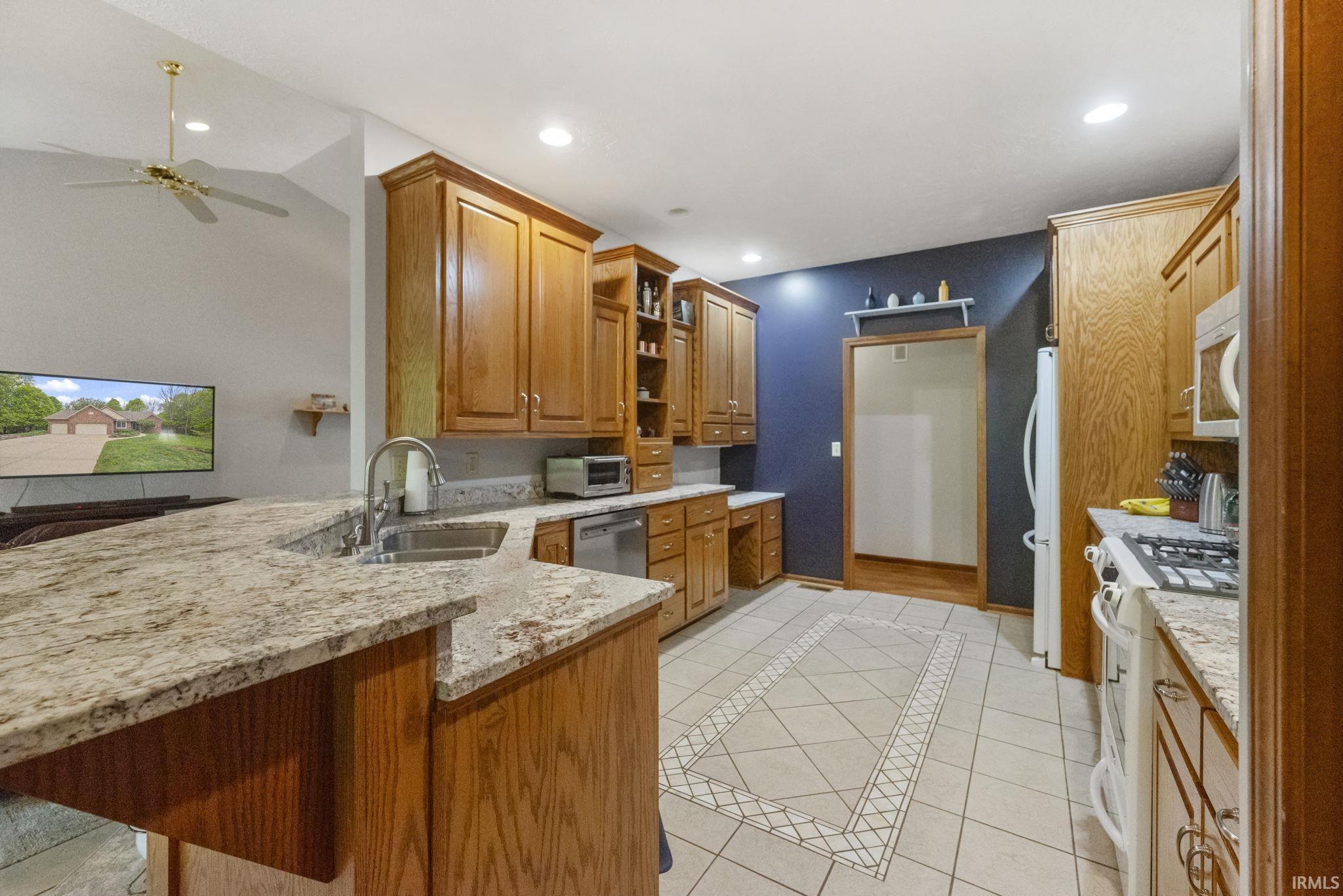 Lafayette, Indiana 47909, United States, 3 Bedrooms Bedrooms, ,3 BathroomsBathrooms,Residential,Pending,128066