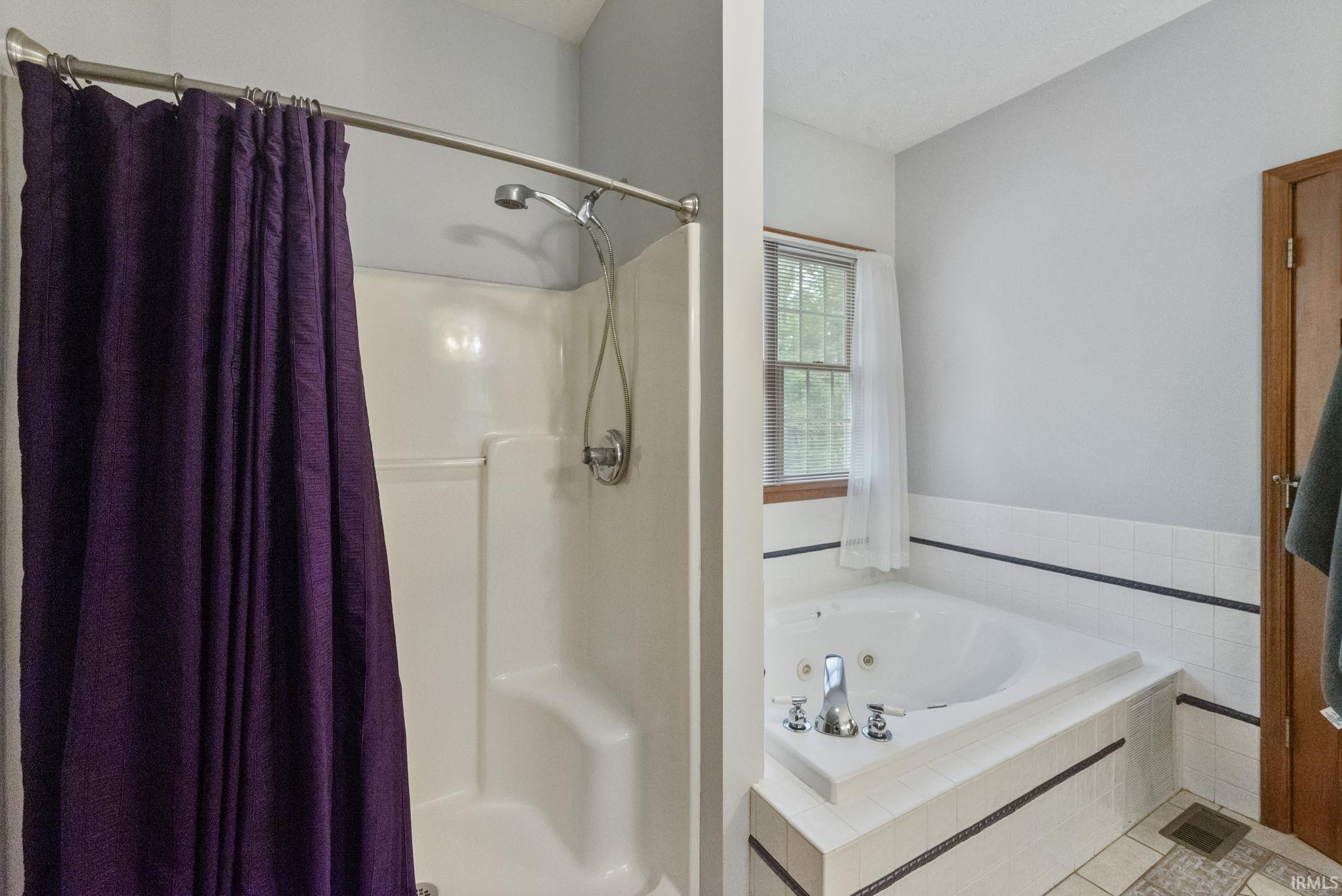 Lafayette, Indiana 47909, United States, 3 Bedrooms Bedrooms, ,3 BathroomsBathrooms,Residential,Pending,128066