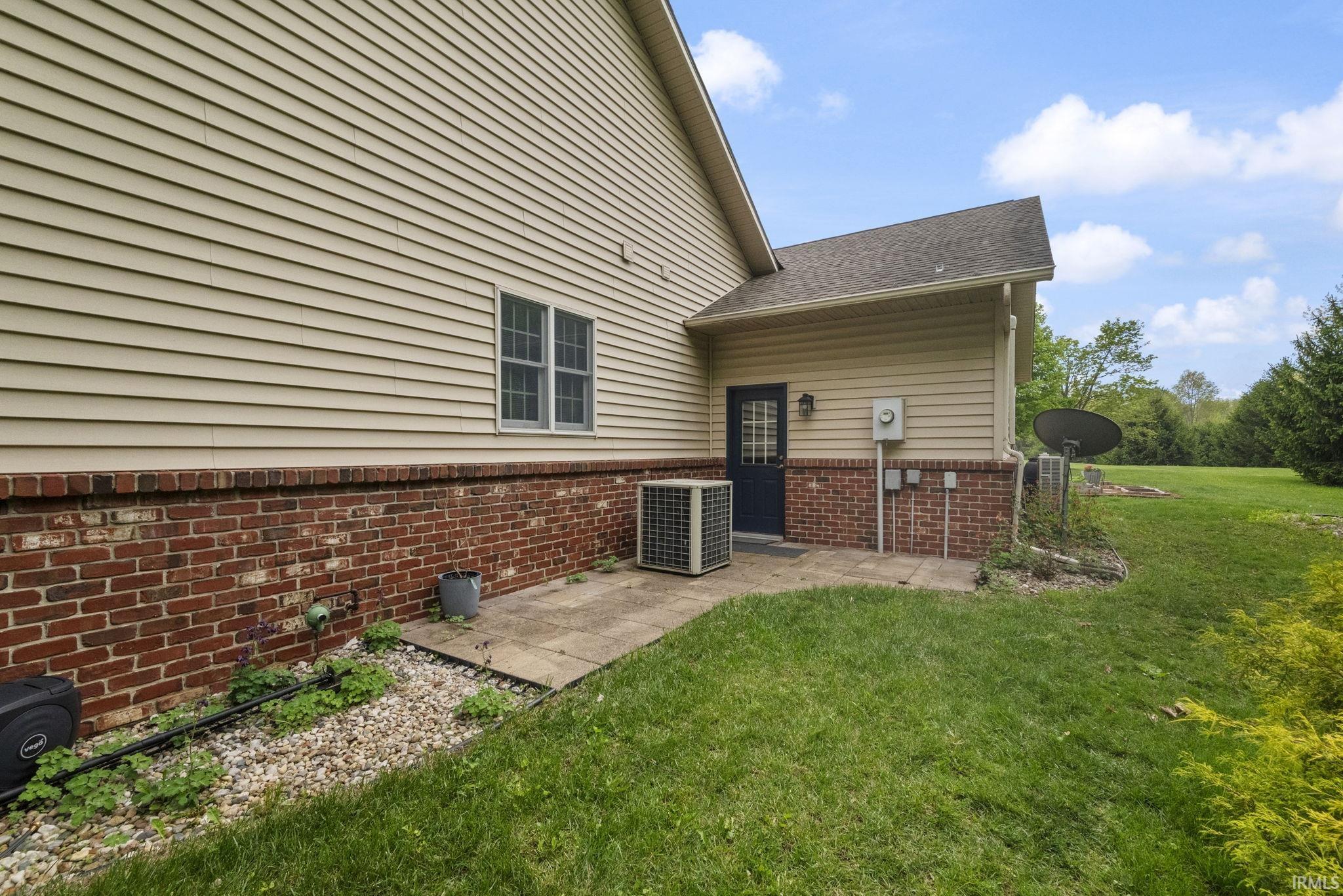Lafayette, Indiana 47909, United States, 3 Bedrooms Bedrooms, ,3 BathroomsBathrooms,Residential,Pending,128066