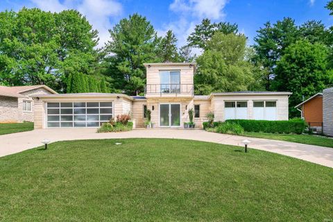 Photo of 325 E Clover Lane, Bloomington, IN 47408 (MLS # 202623174)