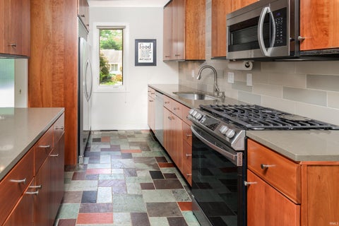 Tiny photo for 325 E Clover Lane, Bloomington, IN 47408 (MLS # 202623174)