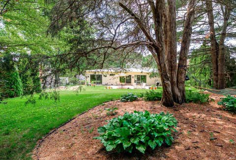 Tiny photo for 325 E Clover Lane, Bloomington, IN 47408 (MLS # 202623174)