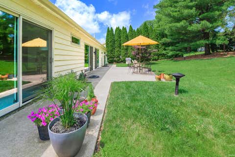 Tiny photo for 325 E Clover Lane, Bloomington, IN 47408 (MLS # 202623174)