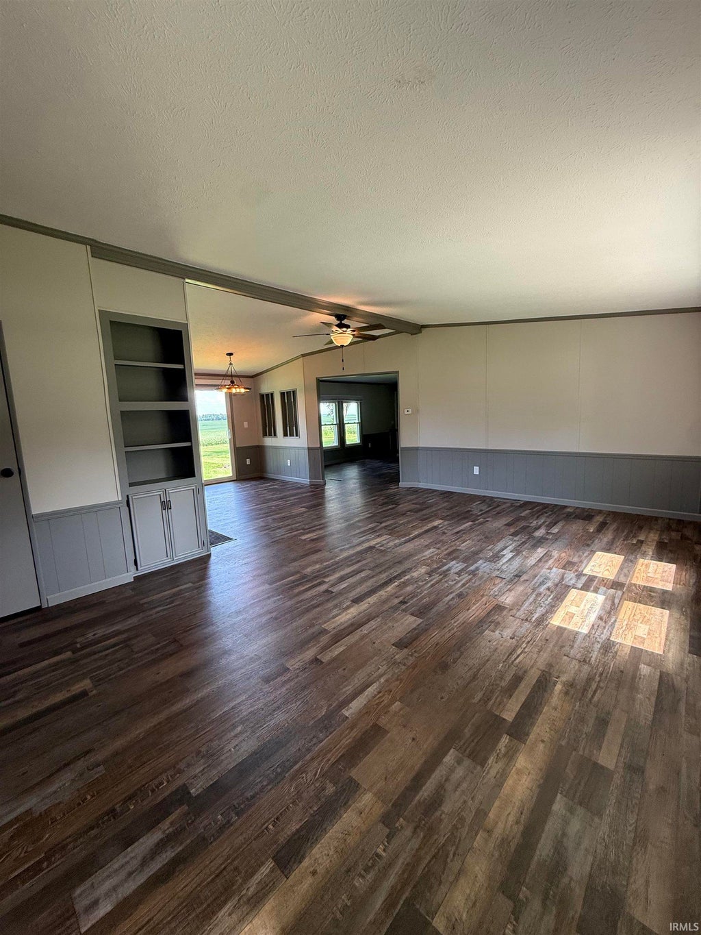 Photo of 387 E Perry Rd Road, Ligonier, IN 46767 (MLS # 202639366)