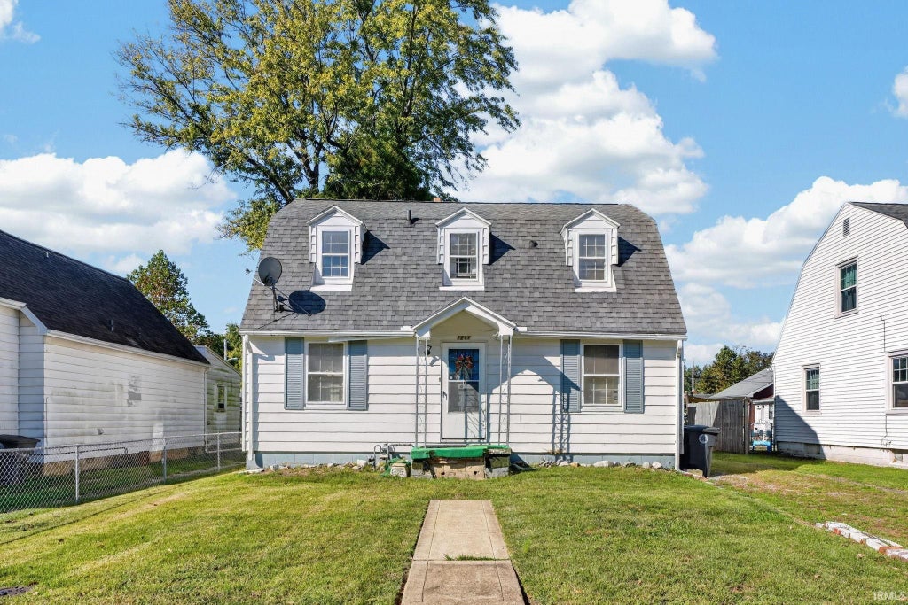 Photo of 1211 S Evans Avenue, Evansville, IN 47713 (MLS # 202643820)