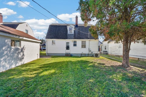 Tiny photo for 1211 S Evans Avenue, Evansville, IN 47713 (MLS # 202643820)