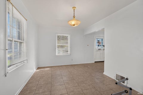Tiny photo for 1211 S Evans Avenue, Evansville, IN 47713 (MLS # 202643820)