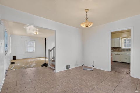Tiny photo for 1211 S Evans Avenue, Evansville, IN 47713 (MLS # 202643820)