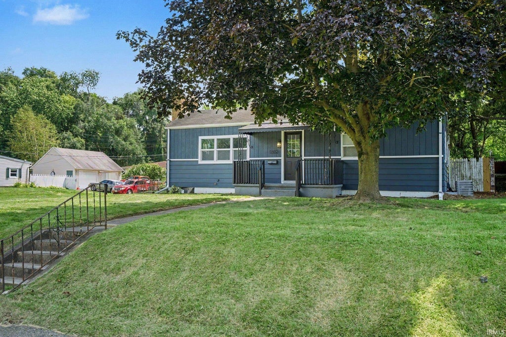 Photo of 1802 W Ewing Avenue, South Bend, IN 46613 (MLS # 202632043)