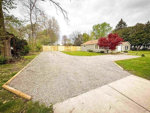 Tiny photo for 1719 Maplehurst Avenue, Mishawaka, IN 46545 (MLS # 202614387)