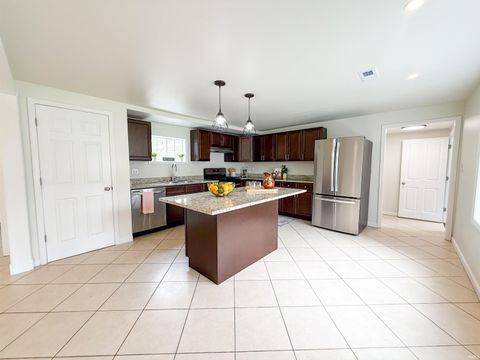 Tiny photo for 1719 Maplehurst Avenue, Mishawaka, IN 46545 (MLS # 202614387)