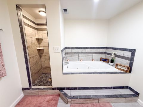 Tiny photo for 1719 Maplehurst Avenue, Mishawaka, IN 46545 (MLS # 202614387)