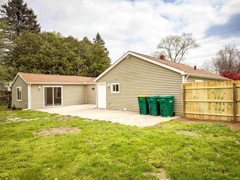 Tiny photo for 1719 Maplehurst Avenue, Mishawaka, IN 46545 (MLS # 202614387)