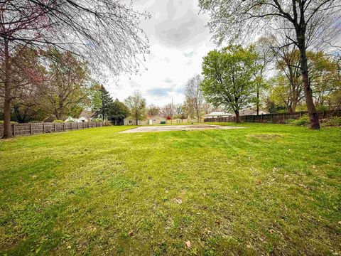 Tiny photo for 1719 Maplehurst Avenue, Mishawaka, IN 46545 (MLS # 202614387)