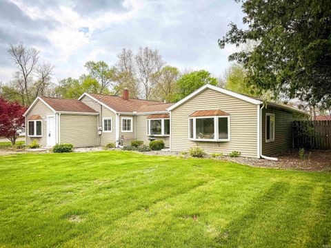 Tiny photo for 1719 Maplehurst Avenue, Mishawaka, IN 46545 (MLS # 202614387)