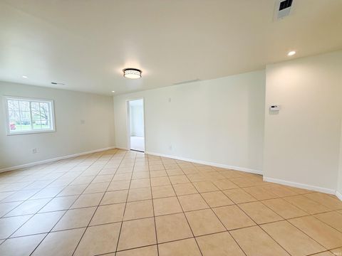 Tiny photo for 1719 Maplehurst Avenue, Mishawaka, IN 46545 (MLS # 202614387)