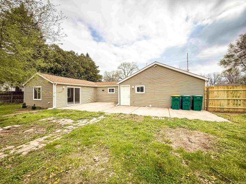 Tiny photo for 1719 Maplehurst Avenue, Mishawaka, IN 46545 (MLS # 202614387)