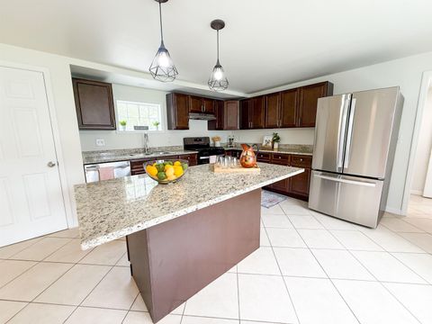 Tiny photo for 1719 Maplehurst Avenue, Mishawaka, IN 46545 (MLS # 202614387)