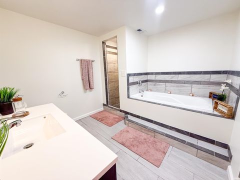 Tiny photo for 1719 Maplehurst Avenue, Mishawaka, IN 46545 (MLS # 202614387)