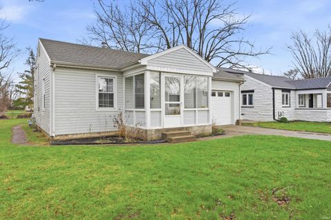 Photo of 116 E Andover Avenue, Muncie, IN 47303 (MLS # 202608954)