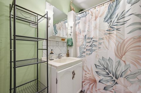 Tiny photo for 116 E Andover Avenue, Muncie, IN 47303 (MLS # 202608954)