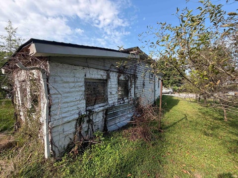 Tiny photo for 522 U Street, Bedford, IN 47421 (MLS # 202638789)