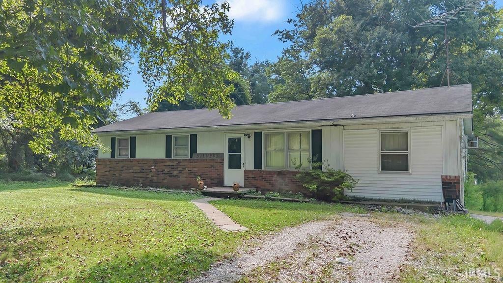 Photo of 3020 S Highpoint Lane, Bloomington, IN 47401 (MLS # 202637199)