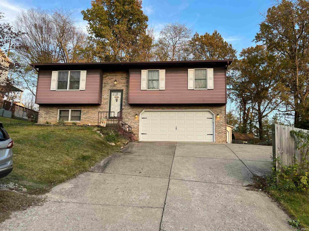 Photo of 1210 Char Lee Drive, Evansville, IN 47712 (MLS # 202541609)