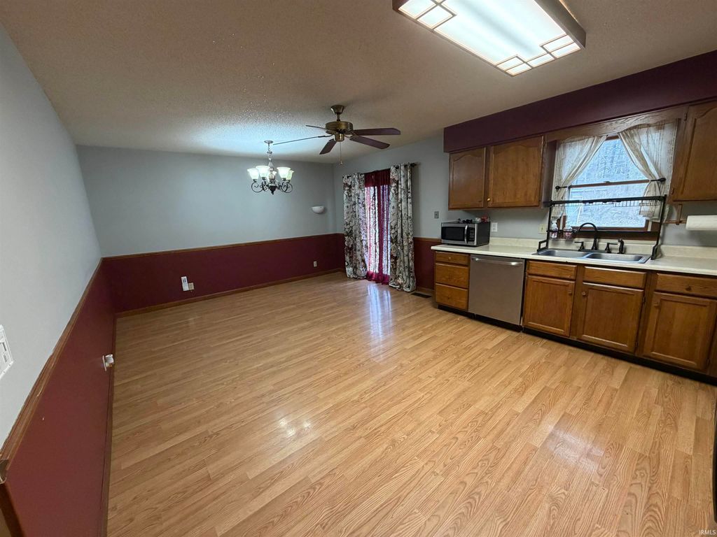 Photo of 1210 Char Lee Drive, Evansville, IN 47712 (MLS # 202541609)