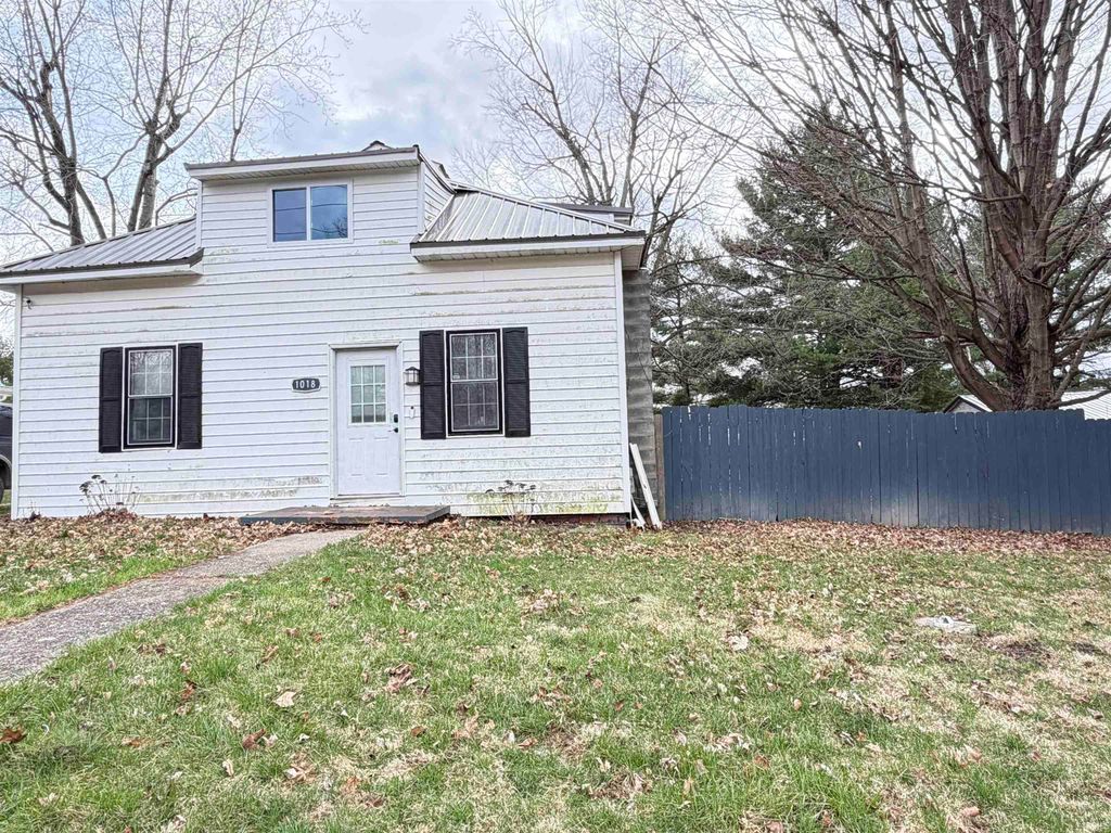 Photo of 1018 E 8th Street, Veedersburg, IN 47987 (MLS # 202608955)