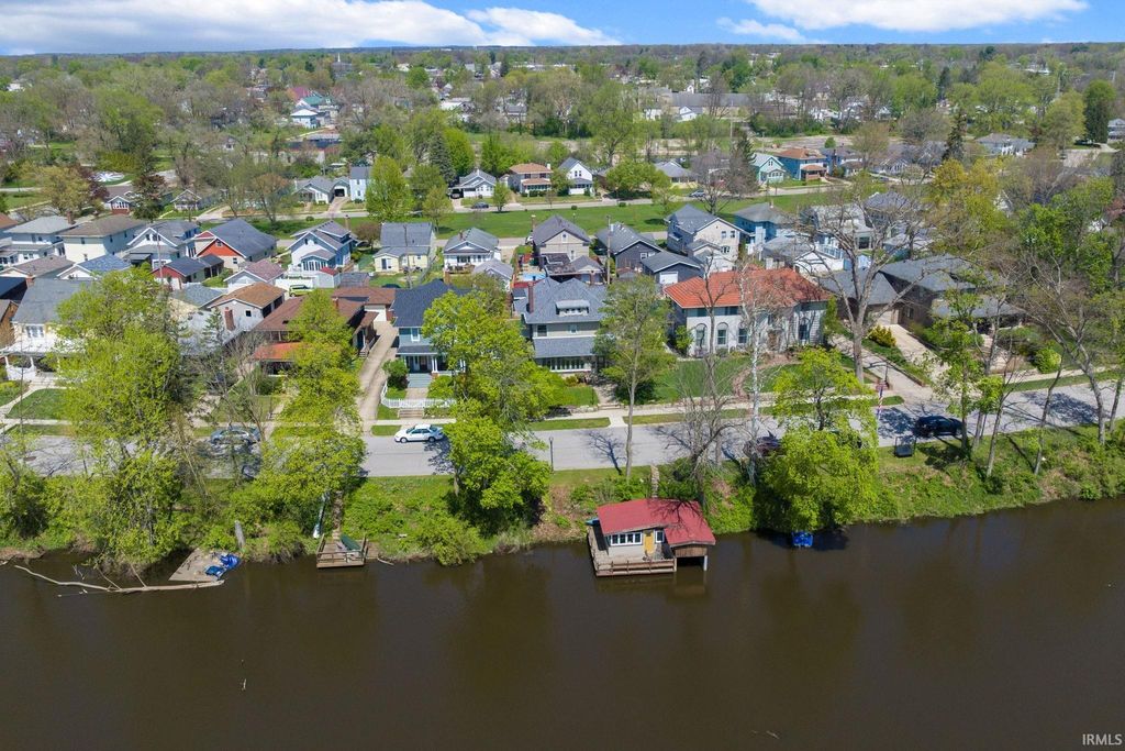 Photo of 337 Edgewater Drive, Mishawaka, IN 46545 (MLS # 202614813)