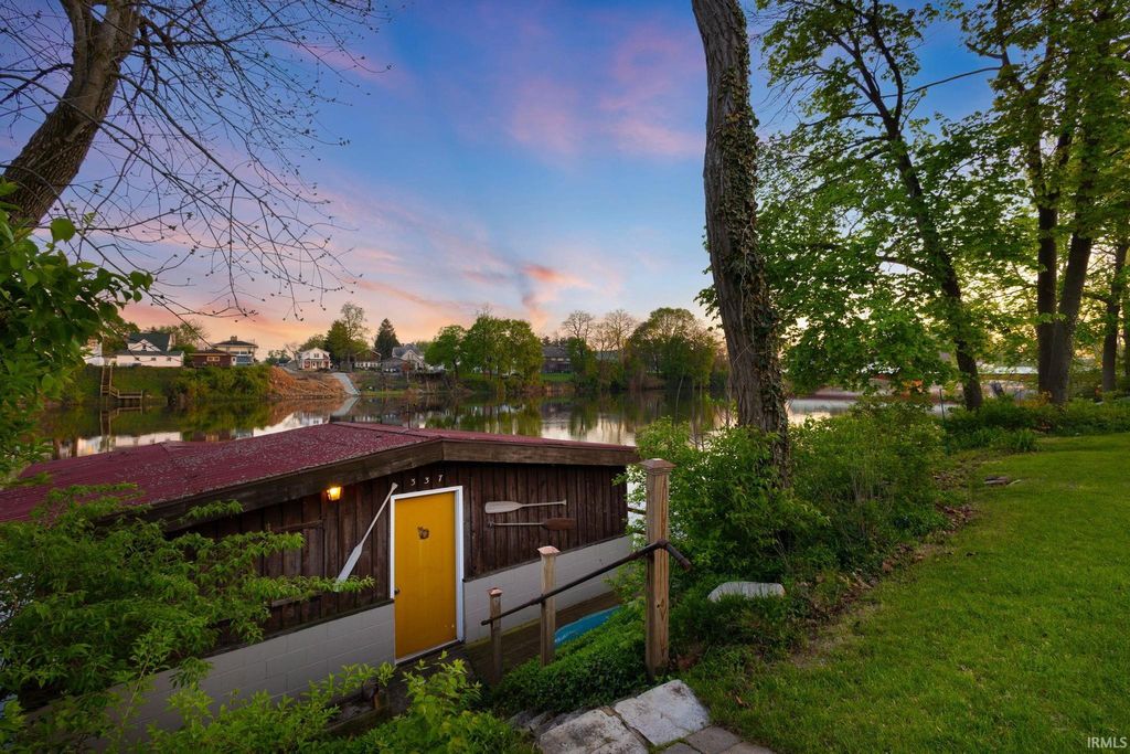 Photo of 337 Edgewater Drive, Mishawaka, IN 46545 (MLS # 202614813)