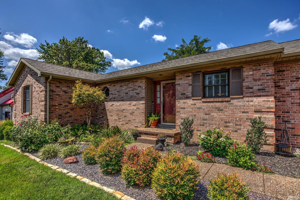 Photo of 3800 Willow Bend, Evansville, IN 47710 (MLS # 202631661)