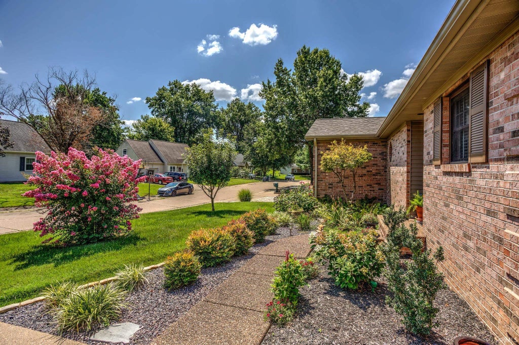 Photo of 3800 Willow Bend, Evansville, IN 47710 (MLS # 202631661)