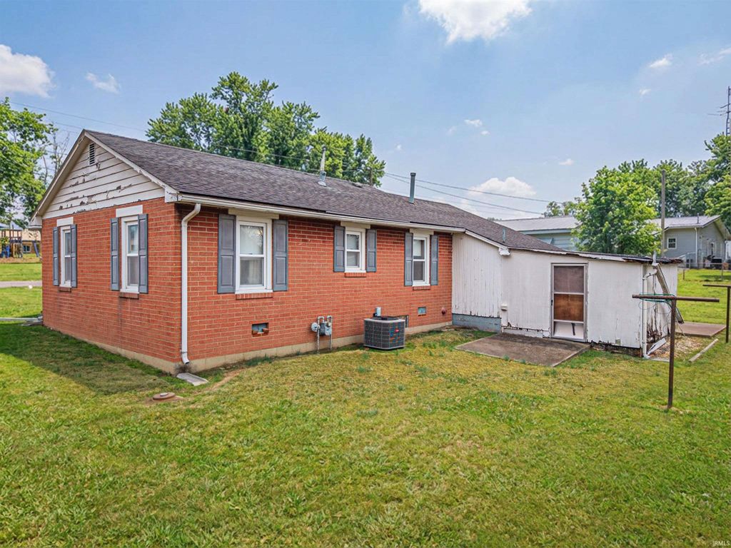 Photo of 901 E Mona Street, Petersburg, IN 47567 (MLS # 202601776)