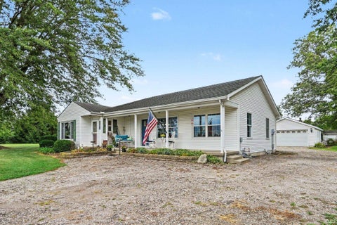 Tiny photo for 29927 State Road 4 Road, North Liberty, IN 46554 (MLS # 202637920)
