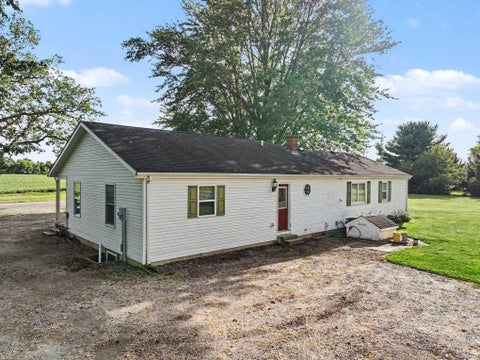 Tiny photo for 29927 State Road 4 Road, North Liberty, IN 46554 (MLS # 202637920)